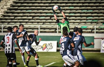 Alvarado volvió al gol pero Gimnasia lo ganó sobre el final