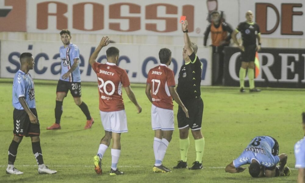 Belgrano perdió en su visita a Chaca y terminó con 10