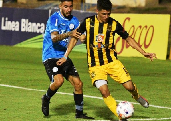 Mitre bajó al Pirata y subió a la cima