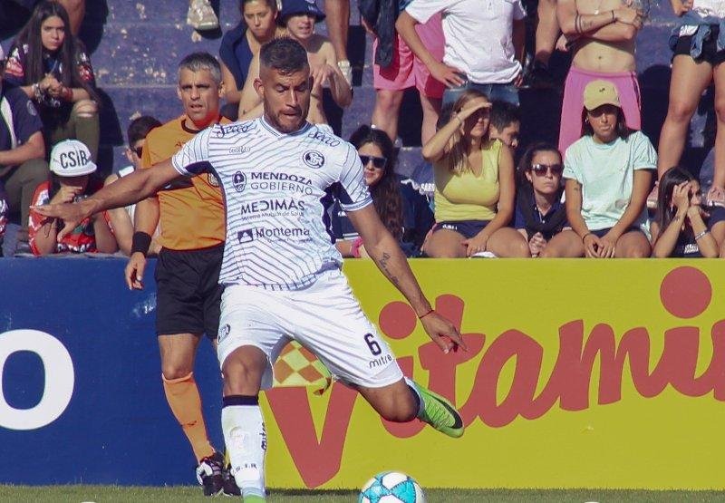 For Ever: llegó el zaguero zurdo y amistoso ante Crucero