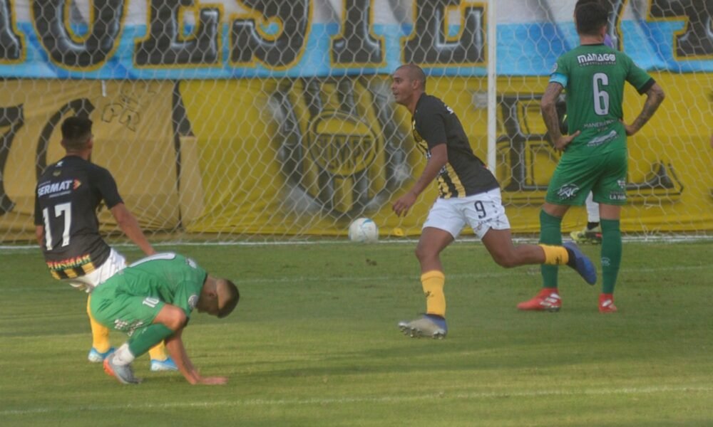 Olimpo venció a Ferro de Pico pero aún deja dudas
