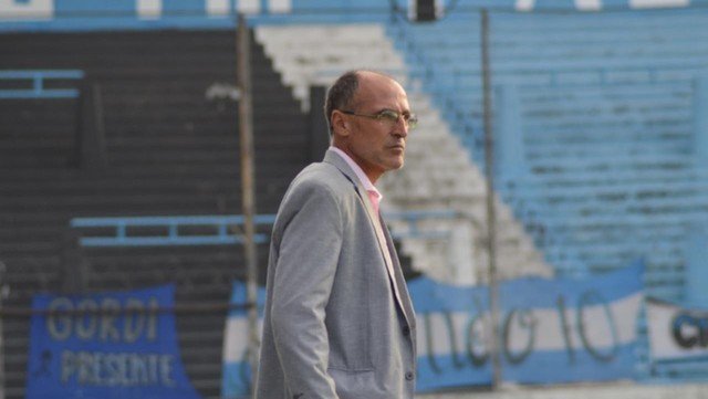 Hay acuerdo, Fabián Lisa dejó de ser DT de Almagro