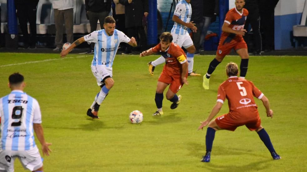 Atlético empató con Tristán Suárez y dejó pasar una buena chance