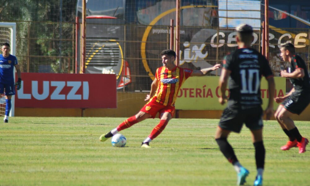 Boca Unidos, diezmado por brote de COVID, rescató un punto ante Sportivo Las Parejas