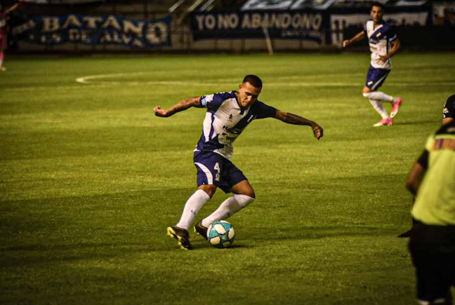Alvarado fue eficaz y sumó un nuevo triunfo como local ante Agropecuario