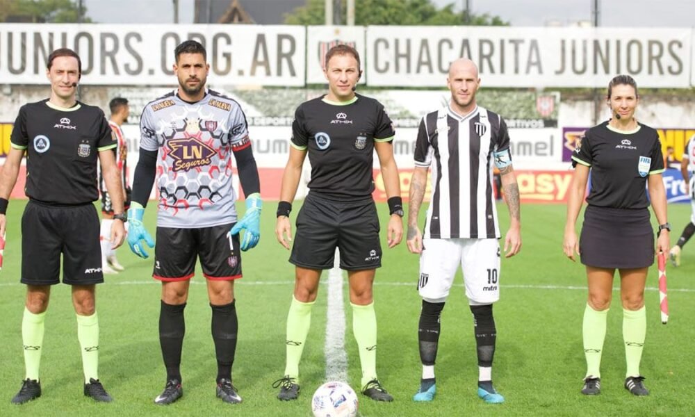 Gimnasia se floreó, goleó a a Chacarita y es líder