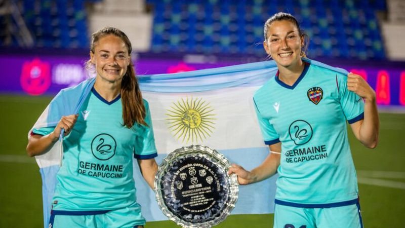 Estefanía Banini: la jugadora del interior que pisa fuerte en Europa