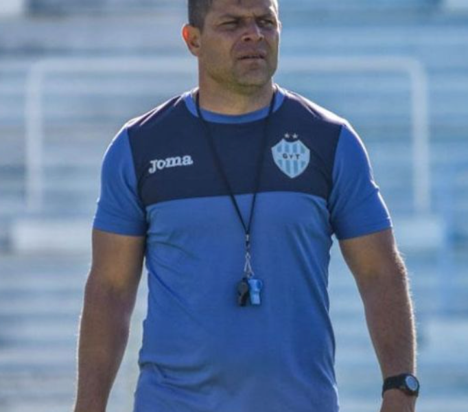 Chau, Sergio. Hola, Yagui
