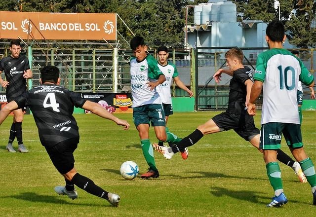 Unión sigue con el arco cerrado: empató sin goles frente a Douglas