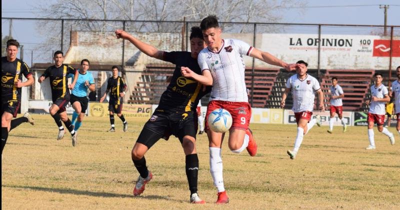 Douglas en caída libre: perdió de local y su situación es crítica