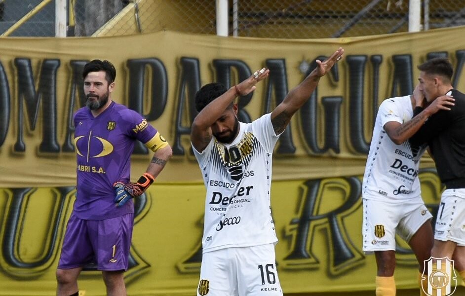 Caída del puntero: Olimpo venció con autoridad a Deportivo Madryn