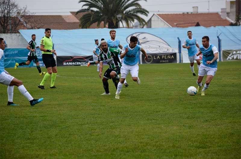 Bolivar y Villa Mitre igualaron en el Estadio Municipal