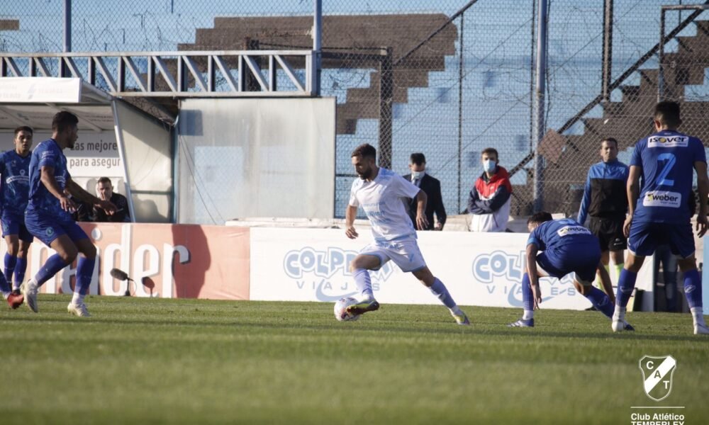 Alvarado dejó pasar el tren y empató como visitante ante Temperley