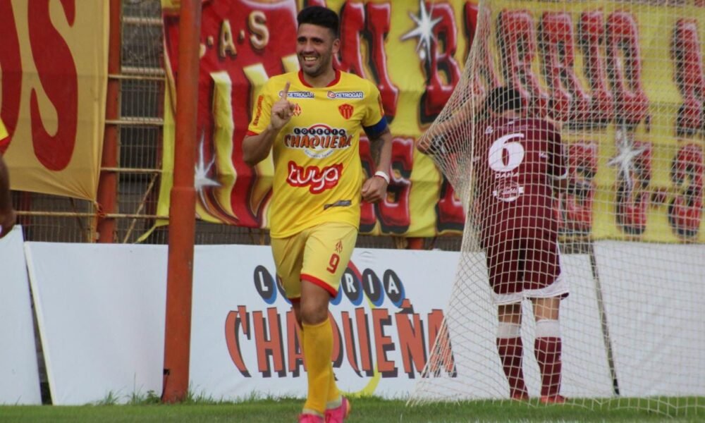 Sarmiento goleó a Defensores de Belgrano en Resistencia