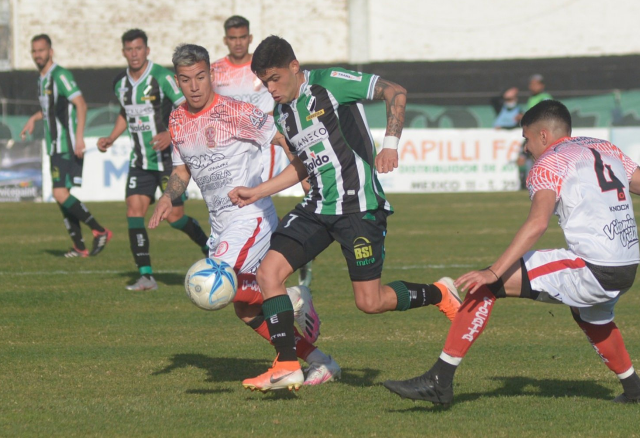 Lluvia de goles en Bahía Blanca: Villa Mitre y Huracán Las Heras repartieron puntos