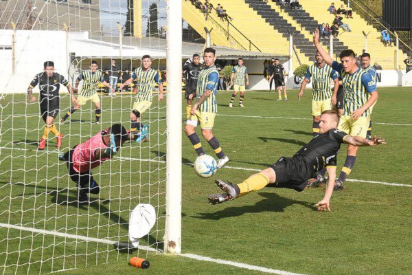 Más puntero que nunca: Deportivo Madryn derrotó al Juve de San Luis y estiró la ventaja