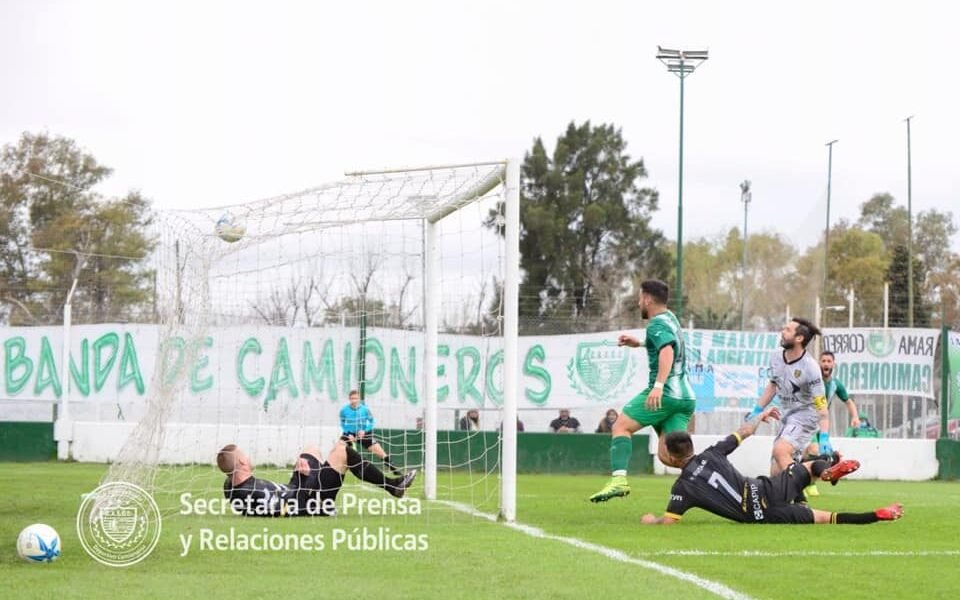 Camioneros rescató un punto ante el puntero Deportivo Madryn