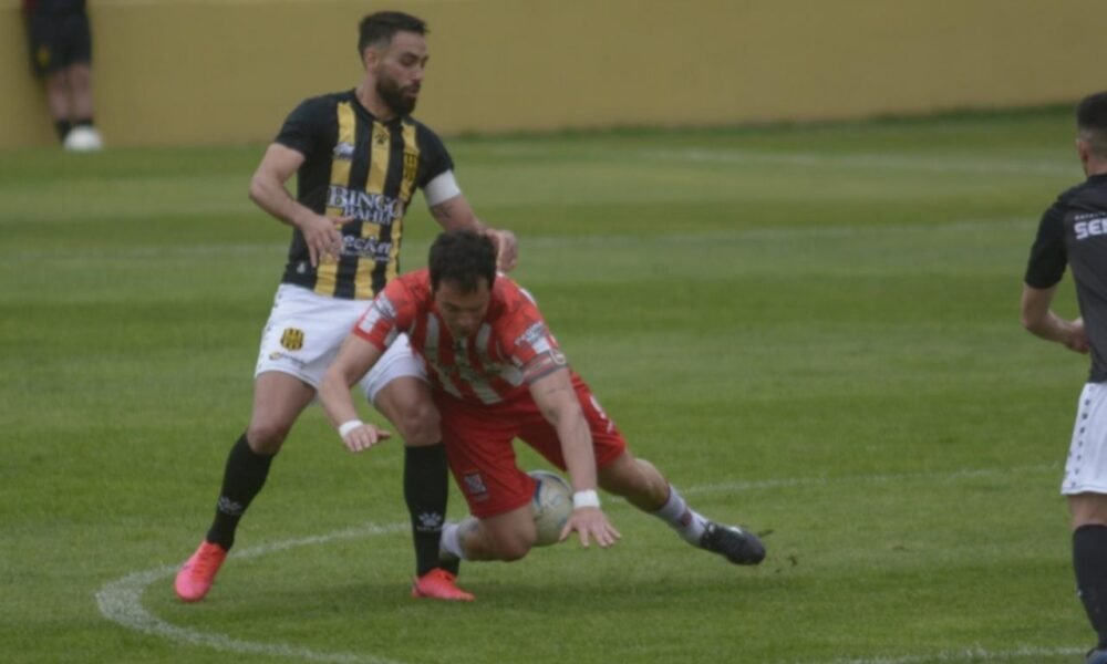 Olimpo aplastó a Sansinena y no le pierde pisada a Deportivo Madryn
