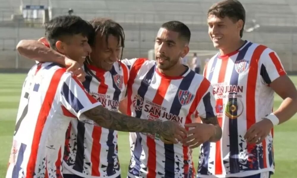 Peñarol cayó ante Ciudad Bolívar, pero igual clasificó