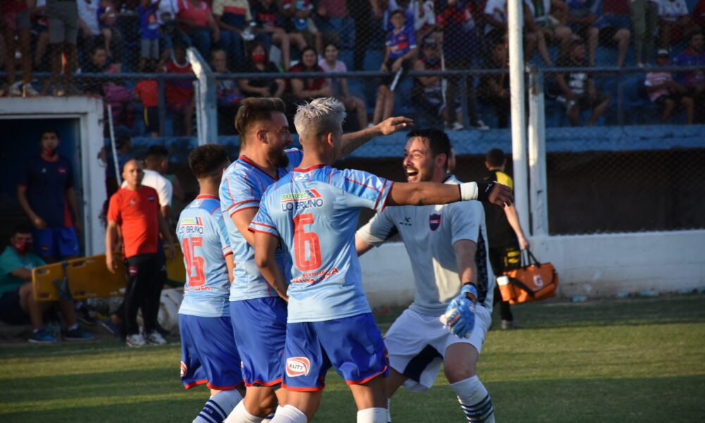 Güemes goleó a Santamarina y volvió a la punta