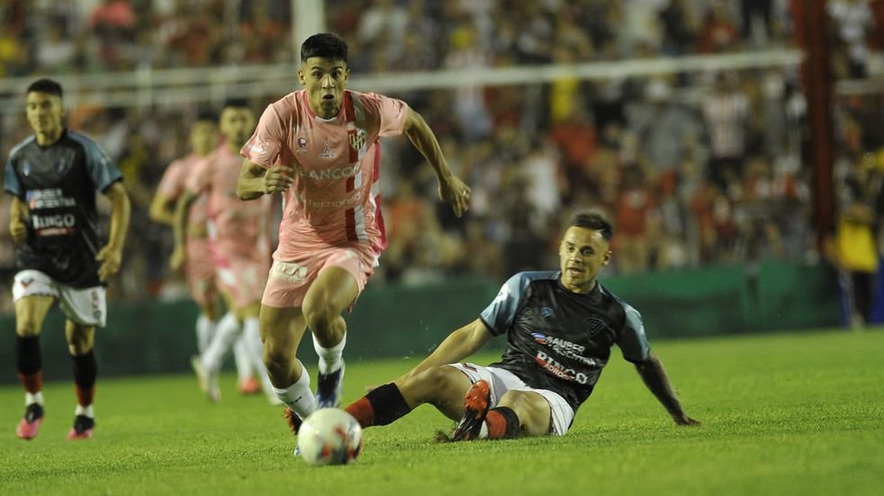 Instituto empató con Brown de Adrogué gracias a un golazo de Joaquín Molina