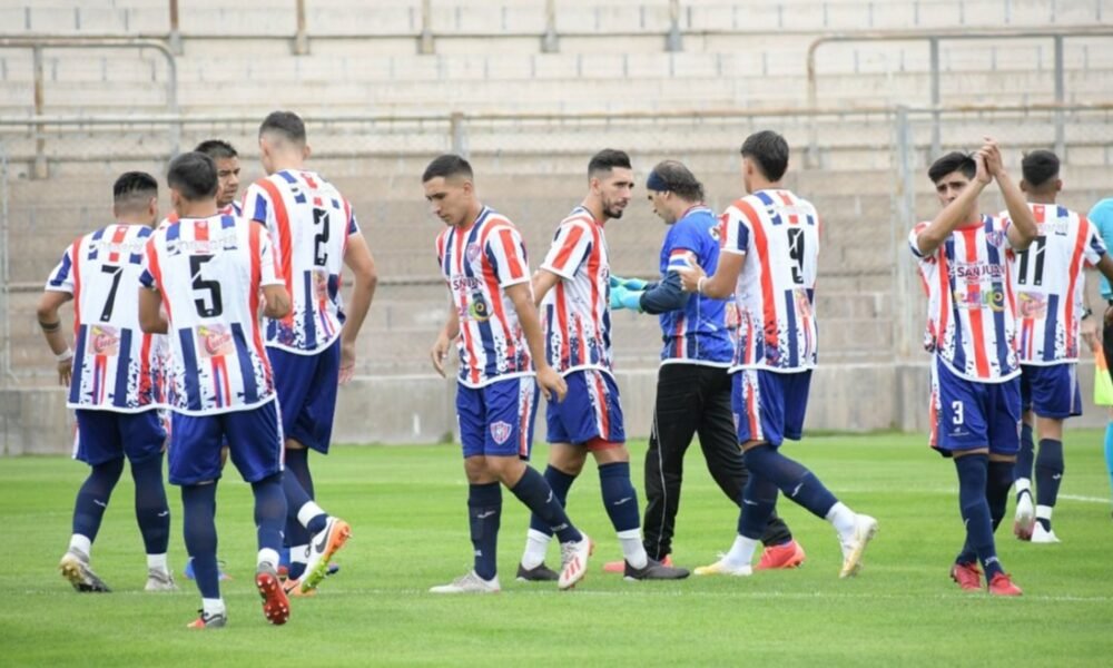 Peñarol derrotó a Estudiantes y se metió en los playoffs