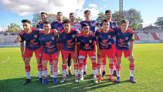Atlético Paraná ganó y es uno de los líderes