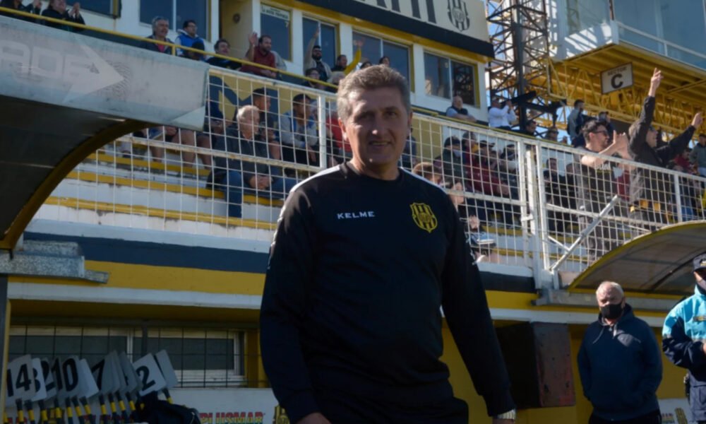 Respaldo y continuidad: Mayor seguirá siendo el técnico de Olimpo