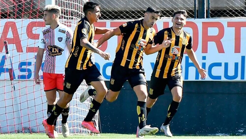 Mitre cerró la temporada con una victoria: derrotó a Chacarita con tres de Cérica