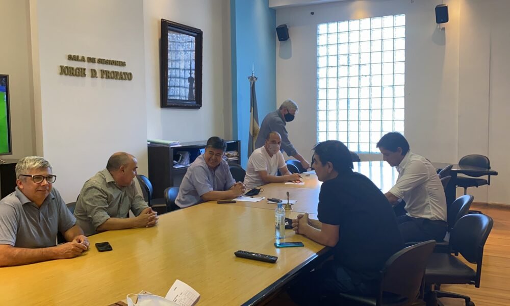 Reunión cumbre en el Consejo: Sedes y entradas confirmadas para semis