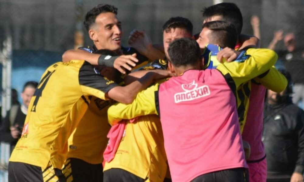 En los doce pasos: Flandria venció a Colegiales y ascendió a Primera Nacional