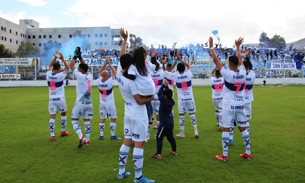 Clásico de Comodoro: Newbery goleó a Huracán y lo eliminó del Regional