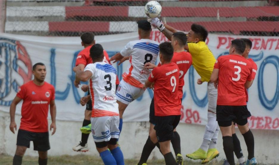 Sin problemas: Unión Santiago goleó a Bañado y se metió en los cuartos