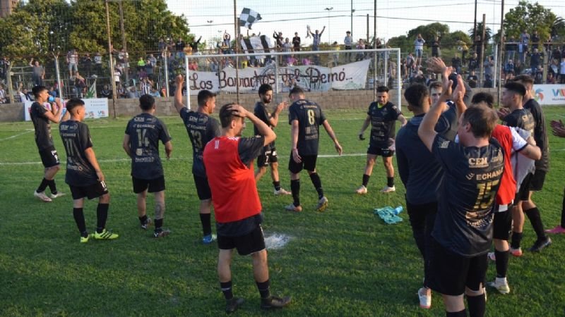 Sarmiento de Leones venció a Universitario y lo dejó afuera de todo