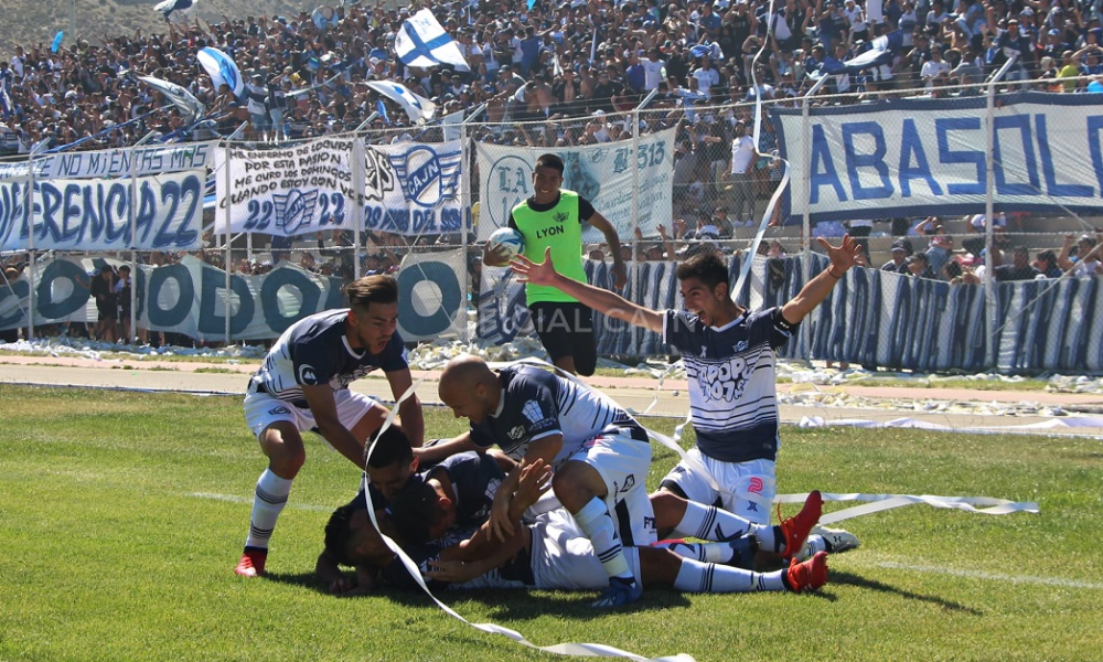 Jorge Newbery goleó en Comodoro Rivadavia a JJ Moreno de Puerto Madryn y avanzó a semifinales