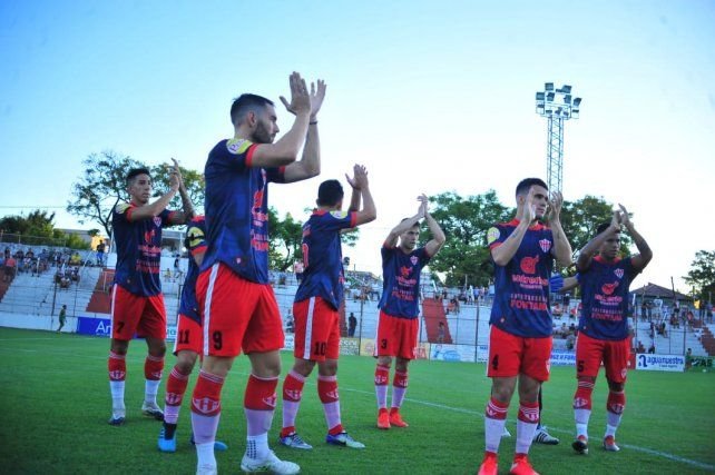 Atlético Paraná uno de los finalistas del Regional