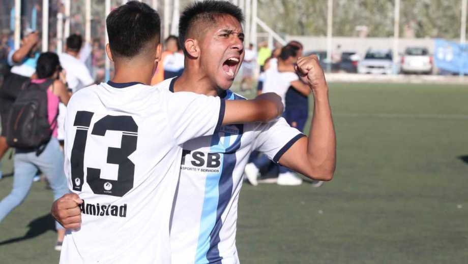 La Amistad venció 4-2 a Deportivo Rincón en Cipolletti y clasificó a la final de la Región Patagónica