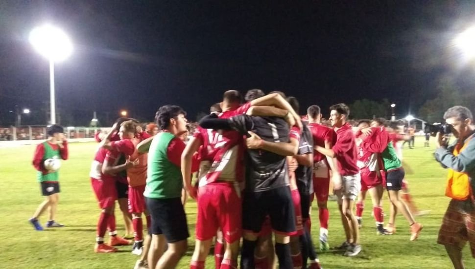 Rivadavia derrotó en los penales a Baradero y accedió a la gran final