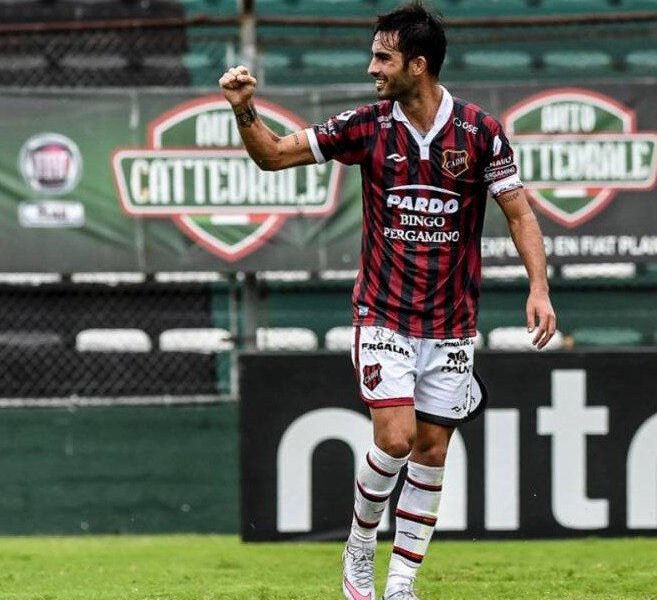 Santiago Gallucci Otero vuelve a Douglas