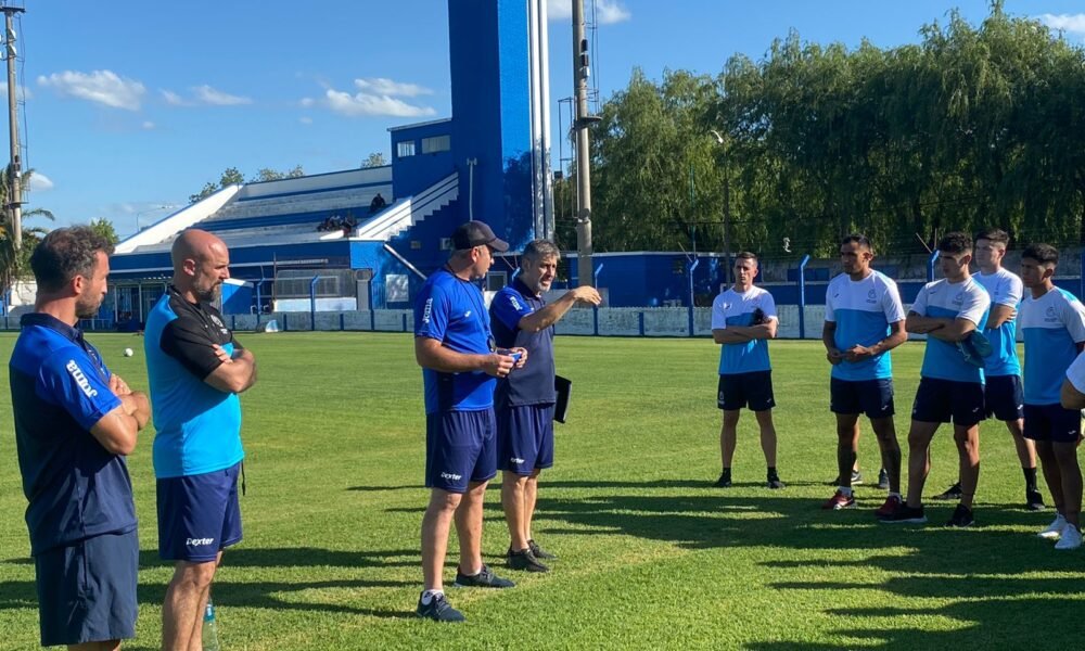 Con nuevo DT y refuerzos comenzó las practicas Bolívar