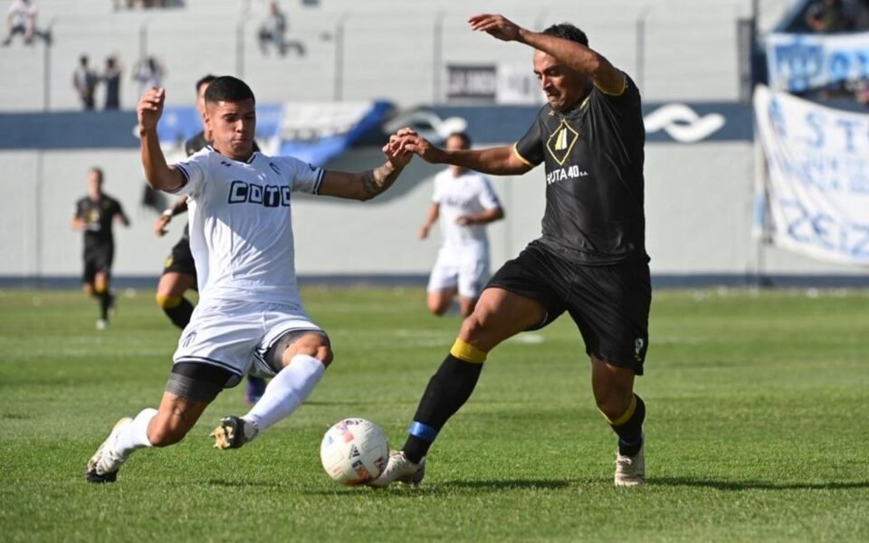 Deportivo Madryn rescató un empate en su visita a Tristán Suárez