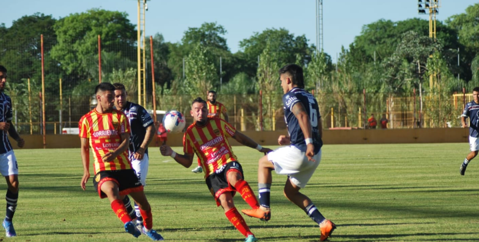 Sin goles en Corrientes: Boca y Juventud no abrieron la cuenta en el regreso del Santo