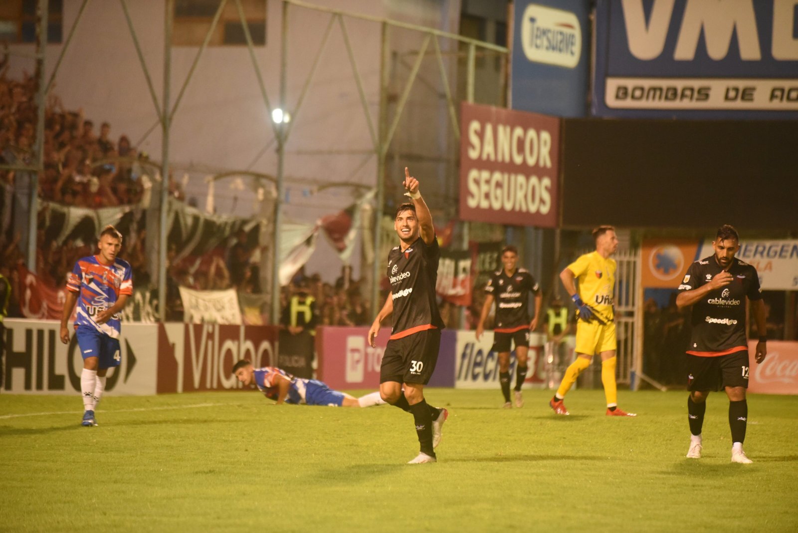 No le alcanzó: Peñarol luchó, pero perdió con Colón en Rafaela