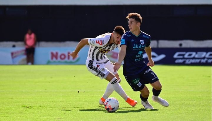 Estudiantes (BA) logró su primer triunfo del torneo ante Gimnasia (J)