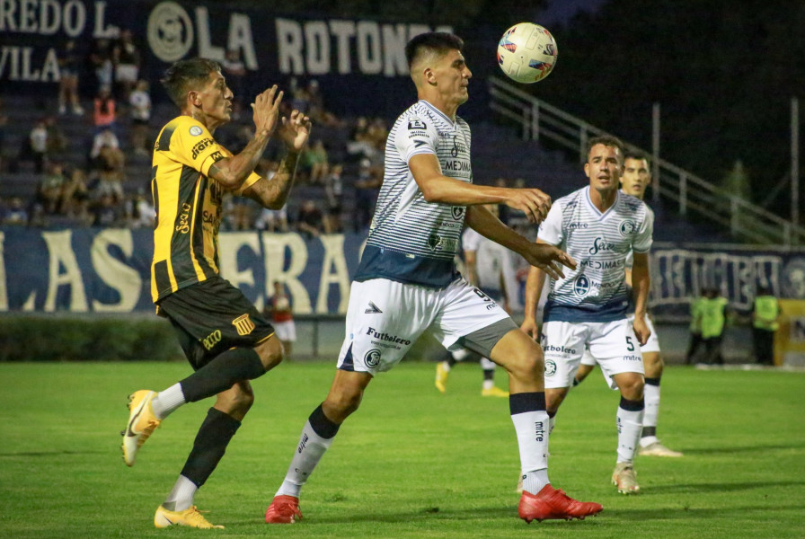 Triunfo en casa: Independiente Rivadavia derrotó a Mitre con el tiro del final