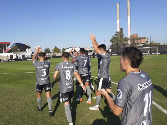 Empate con Riestra: For Ever se llevó un punto y mantuvo el invicto