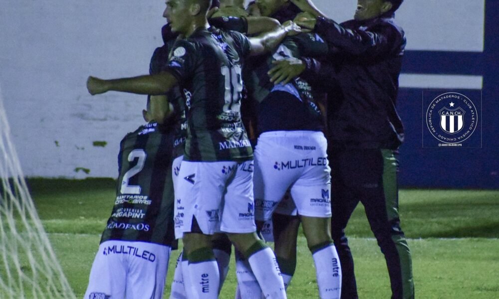 Nueva Chicago lo dio vuelta y le ganó un partidazo a Tristán Suárez