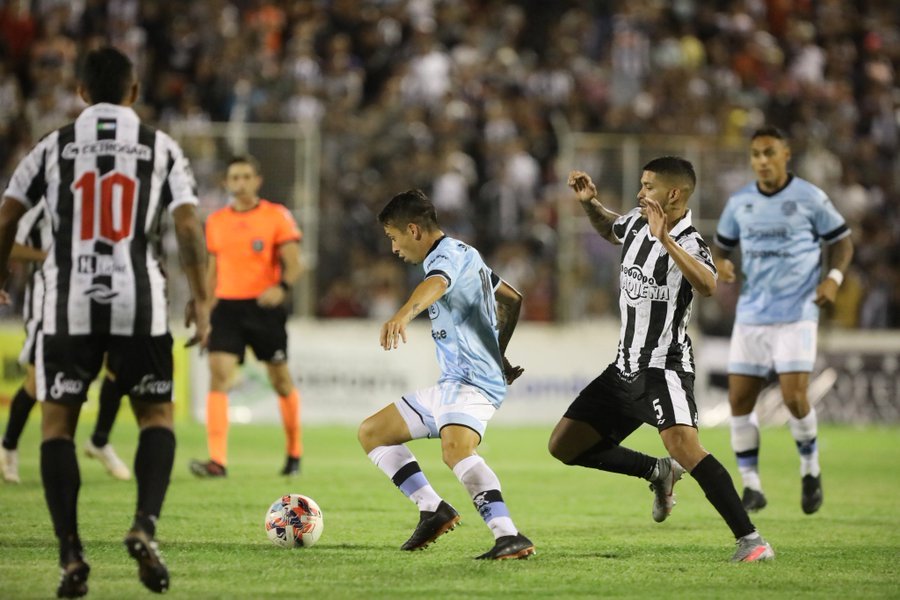 For Ever volteó a Belgrano y se puso a tiro de la punta