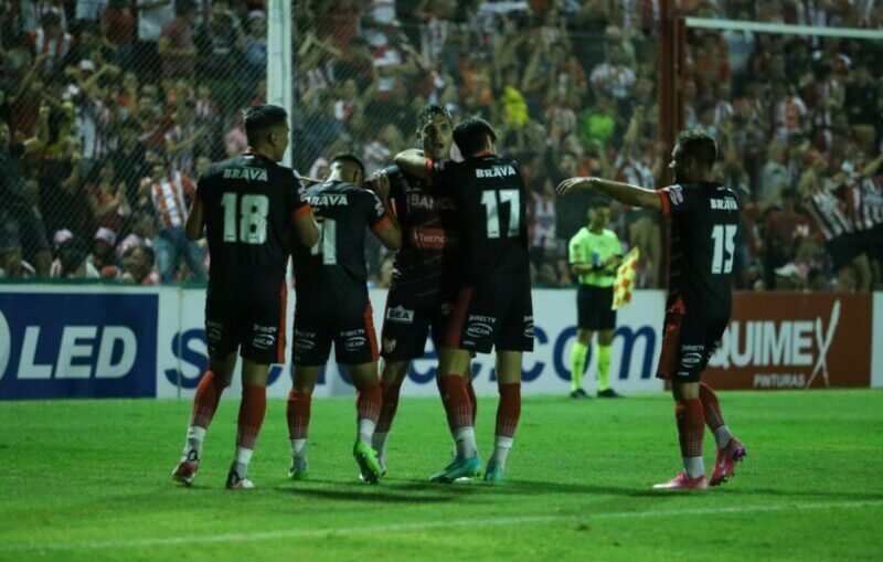 En una tarde llena de goles, Instituto terminó venciendo a Ferro