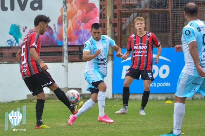 Douglas sigue derecho: goleó a Gimnasia y Tiro en Pergamino